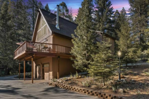 Cabin with Hot Tub in Pioneer Near Hiking and Skiing!
